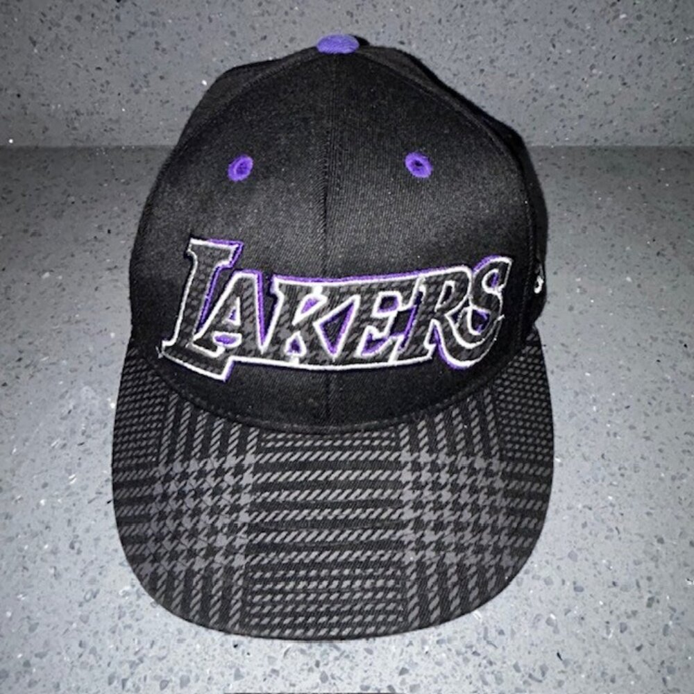 Lakers NBA Adidas Hat Cap Fitted Flexfit 7 1/4 - 7 5/8 Black w Plaid Bill RARE